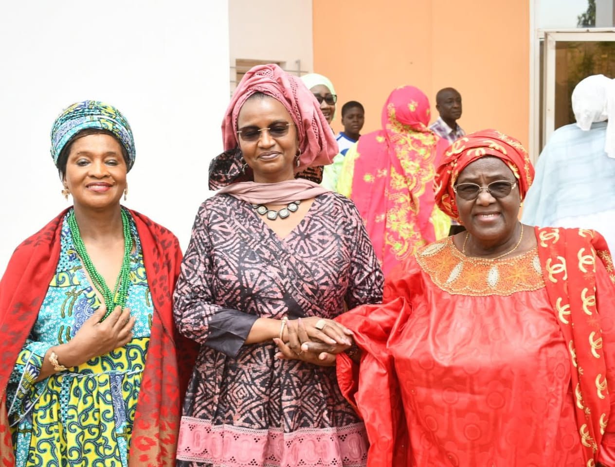 Assemblée générale du REFAMP-Mali — la Présidente Oumou Sall Seck entourée de participantes